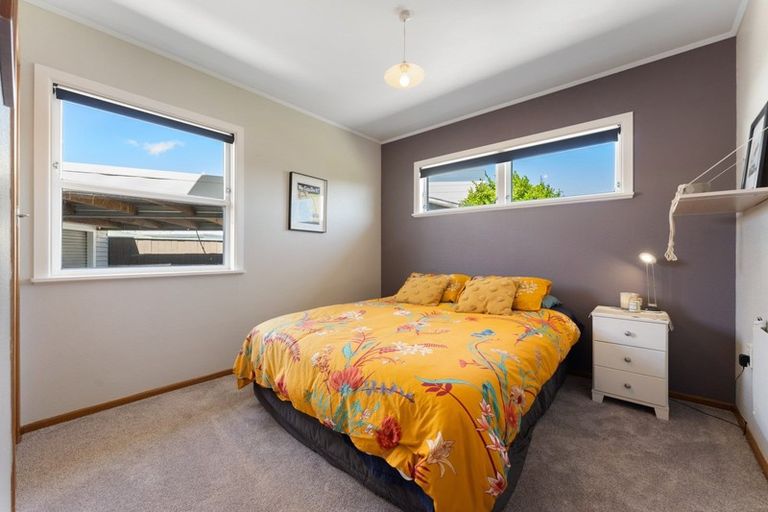 Photo of property in 8 Essex Place, Milson, Palmerston North, 4414
