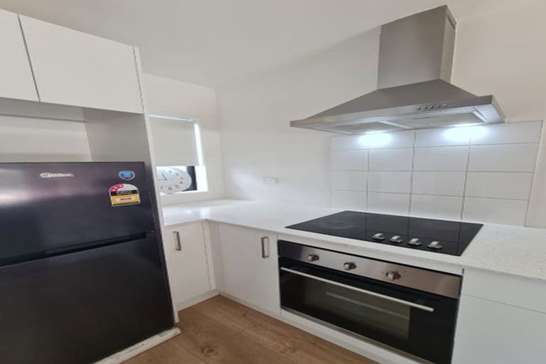 Photo of property in 2/6 South Pacific Place, Henderson, Auckland, 0612