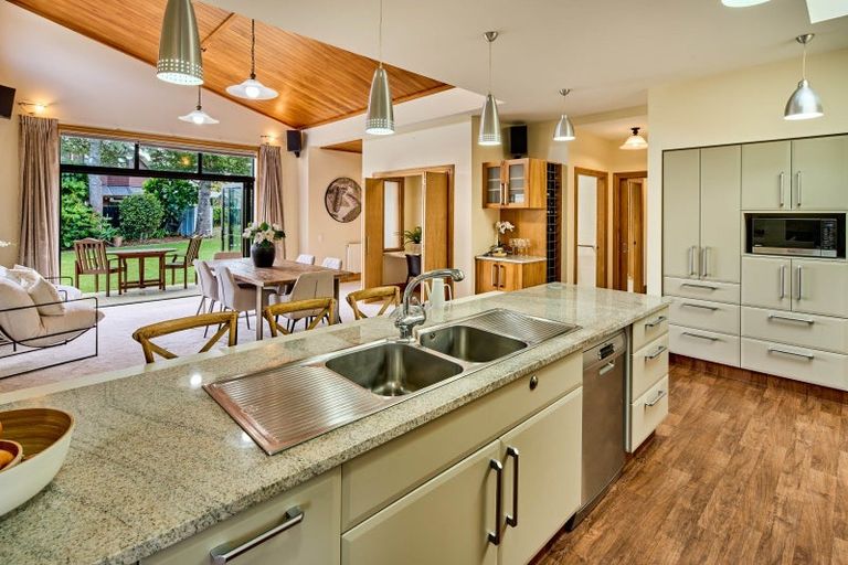 Photo of property in 24a Hautana Square, Woburn, Lower Hutt, 5010