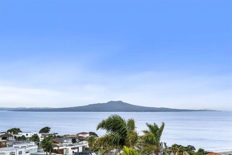Photo of property in 1/41 Seaview Road, Castor Bay, Auckland, 0620