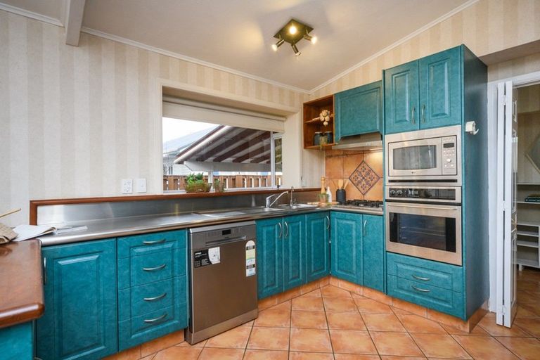 Photo of property in 22 Surrey Crescent, Hokowhitu, Palmerston North, 4410