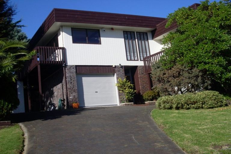 Photo of property in 18 Prince Regent Drive, Half Moon Bay, Auckland, 2012