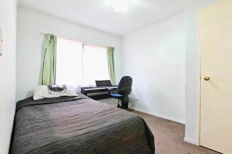 Photo of property in 1/13 Trengove Place, West Harbour, Auckland, 0618