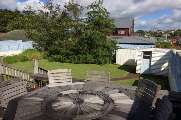 Photo of property in 19a Otakau Road, Milford, Auckland, 0620