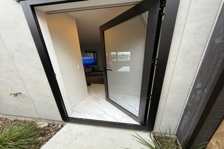 Photo of property in 3/216 Rosebank Road, Avondale, Auckland, 1026