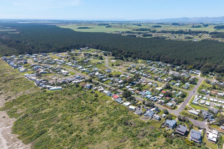 Photo of property in 7 Kent Avenue, Waitarere Beach, Levin, 5510