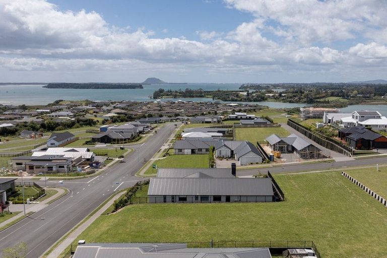 Photo of property in 32 Ridge Drive, Omokoroa, 3114