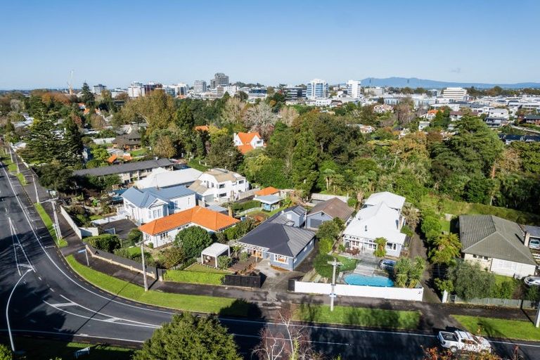 Photo of property in 325 River Road, Claudelands, Hamilton, 3214