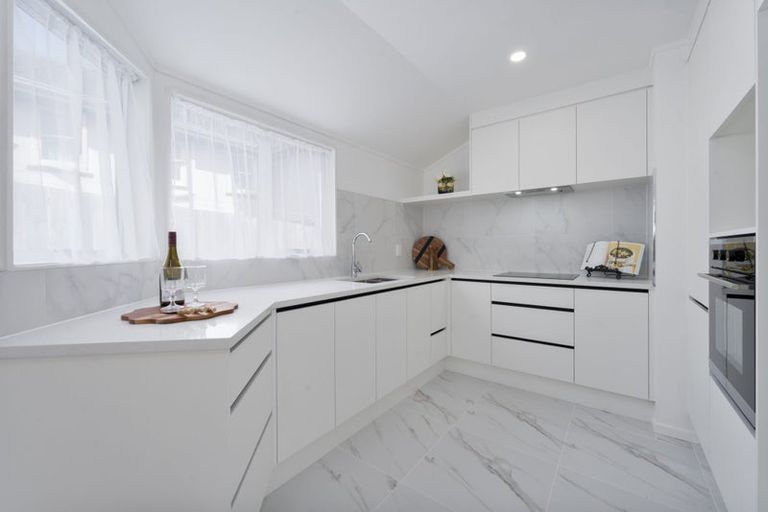 Photo of property in 2/5 Newington Road, Henderson, Auckland, 0612