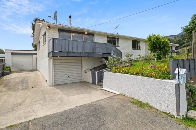 Photo of property in 2-1a Leicester Street, Picton, 7220