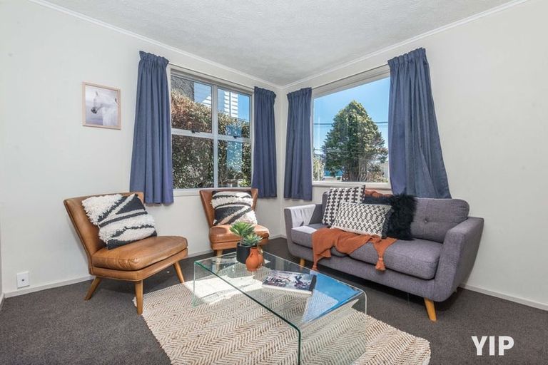 Photo of property in 11 Link Road, Newlands, Wellington, 6037