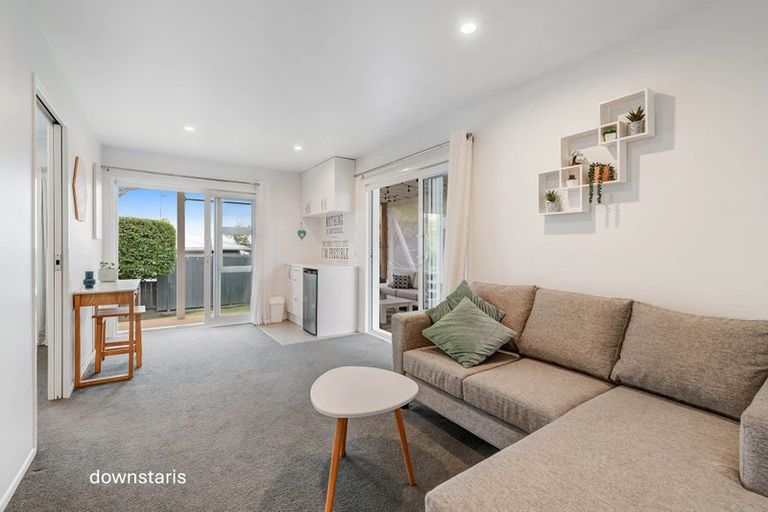 Photo of property in 1/302 Sunset Road, Windsor Park, Auckland, 0632