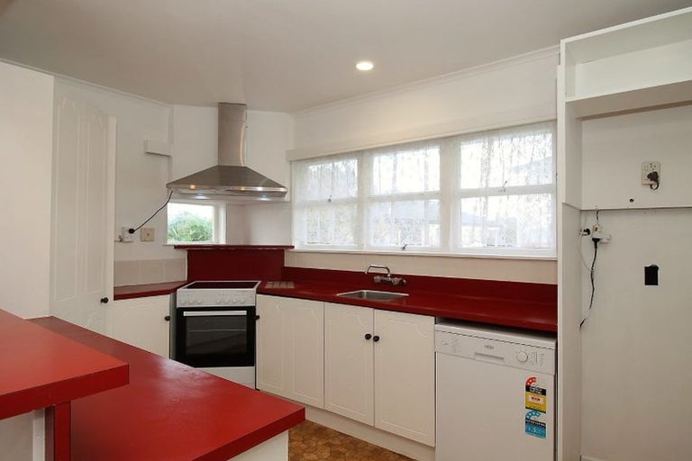 Photo of property in 13 Lyndhurst Road, Te Atatu South, Auckland, 0610