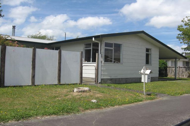 Photo of property in 1 Maire Street, Pahiatua, 4910