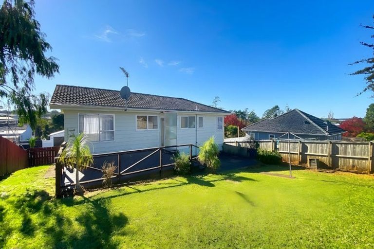 Photo of property in 12 Claverdon Drive, Massey, Auckland, 0614