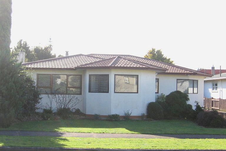 Photo of property in 16 Ashford Avenue, Hokowhitu, Palmerston North, 4410
