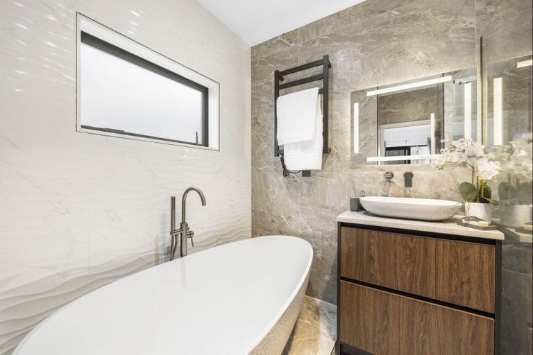 Photo of property in 32 Tahuna Minhinnick Drive, Glenbrook, Waiuku, 2681