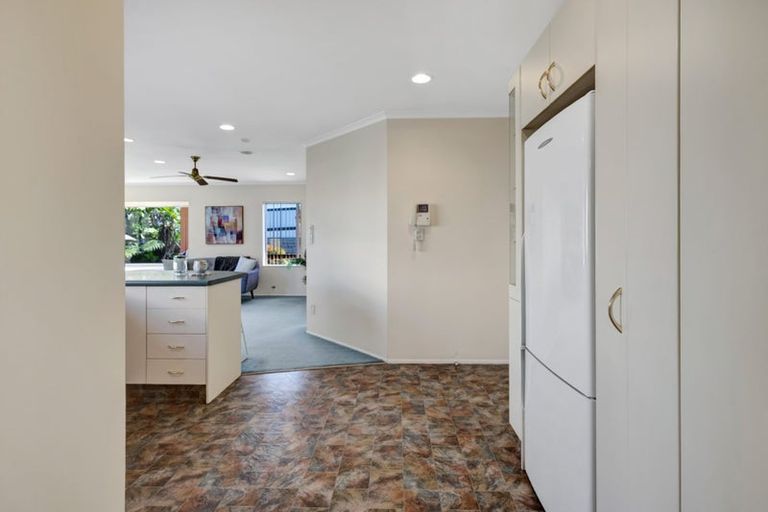 Photo of property in 102 Branch Road, Highlands Park, New Plymouth, 4312