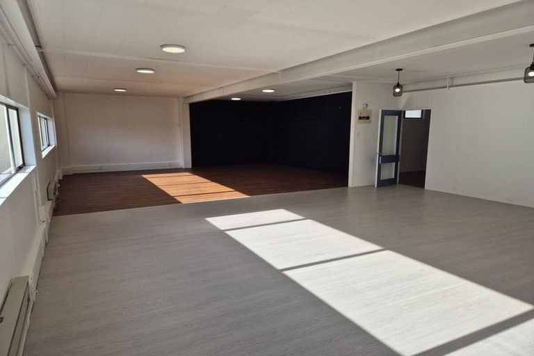 Photo of property in 2/10 Seaview Road, Glenfield, Auckland, 0629