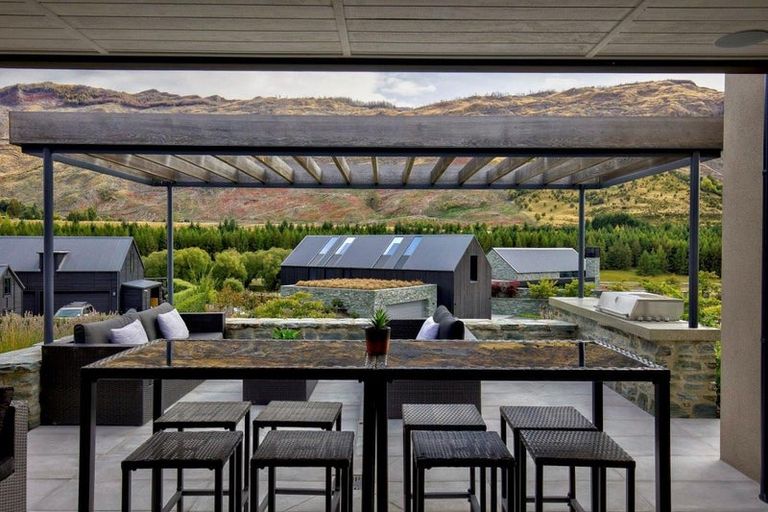 Photo of property in 2 Ploughmans Lane, Arrowtown, 9371