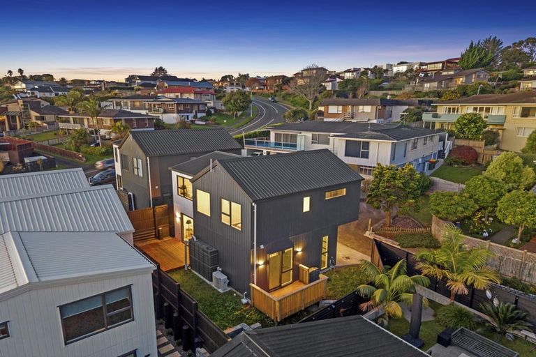 Photo of property in 94 Takutai Avenue, Half Moon Bay, Auckland, 2012