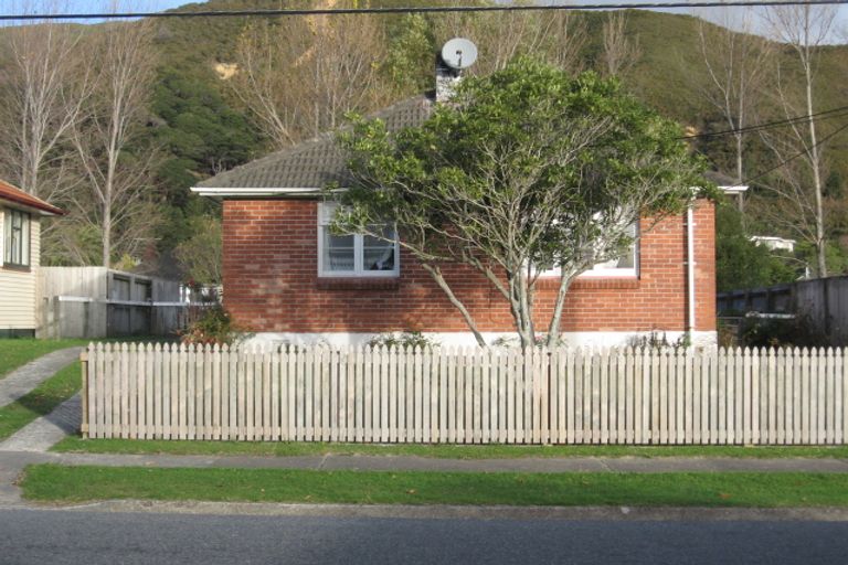 Photo of property in 74 Strand Crescent, Naenae, Lower Hutt, 5011