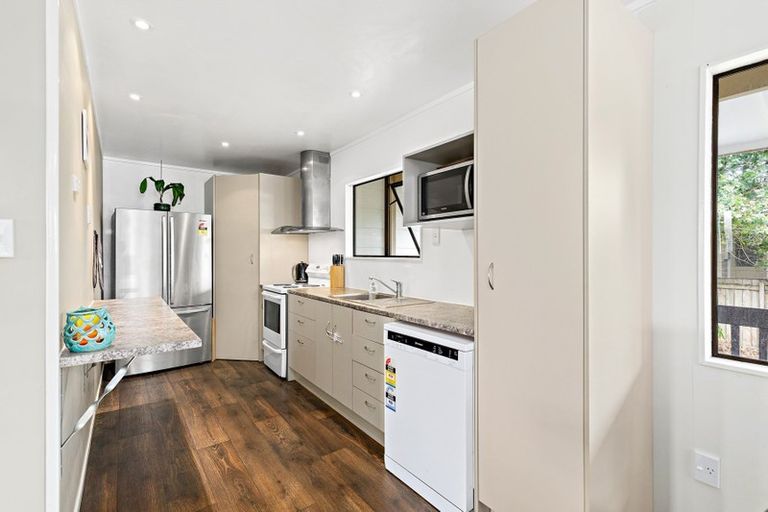 Photo of property in 6 Te Moau Avenue, Parakai, 0830