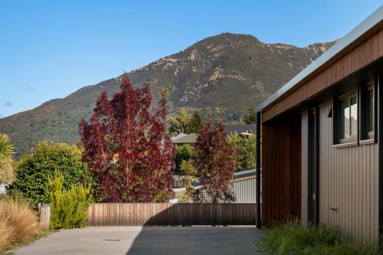 Photo of property in 11 Sarges Way, Lake Hawea, Wanaka, 9382