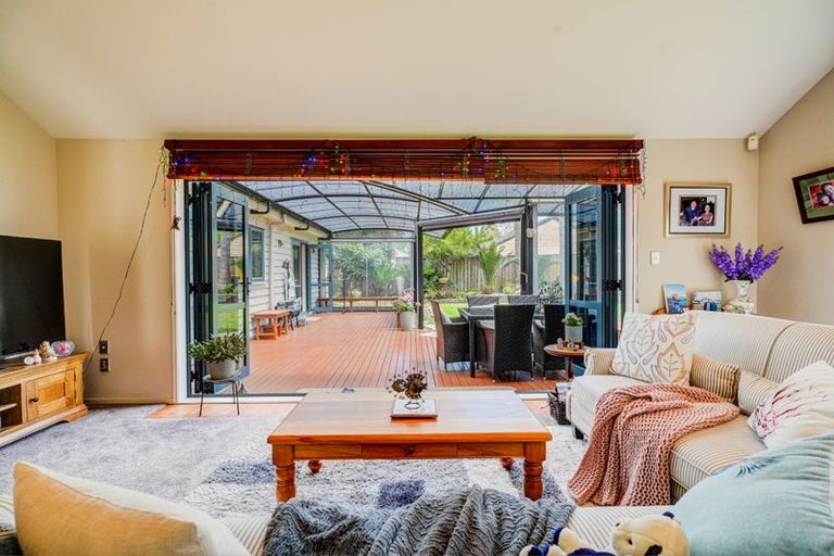 Photo of property in 76 Lothian Brae, Wattle Downs, Auckland, 2103