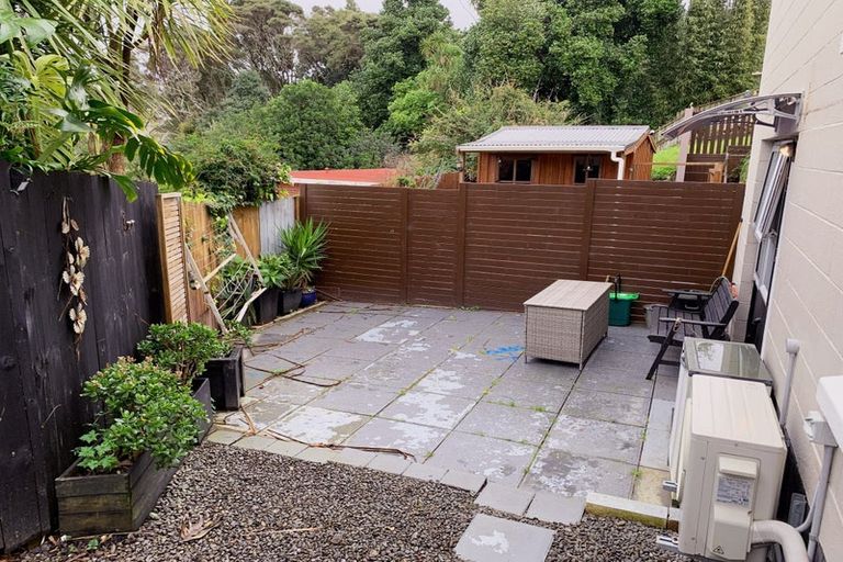 Photo of property in 1/92 Lake Road, Northcote, Auckland, 0627