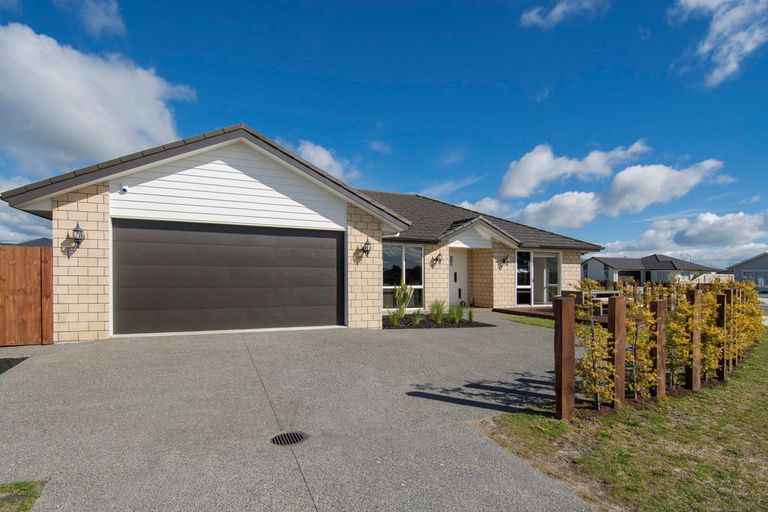 Photo of property in 1 Livingstone Drive, Papamoa Beach, Papamoa, 3118