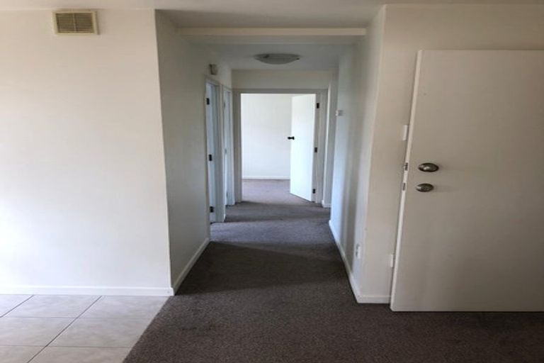 Photo of property in 9 Darren Crescent, Half Moon Bay, Auckland, 2012