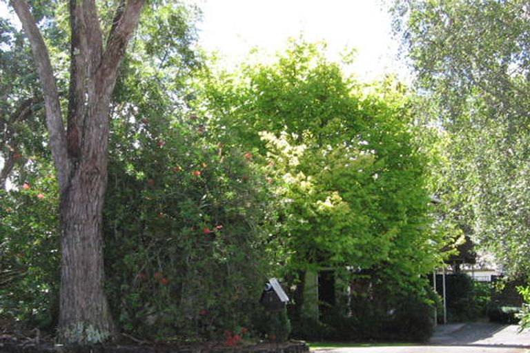 Photo of property in 3 Spence Road, Henderson, Auckland, 0612