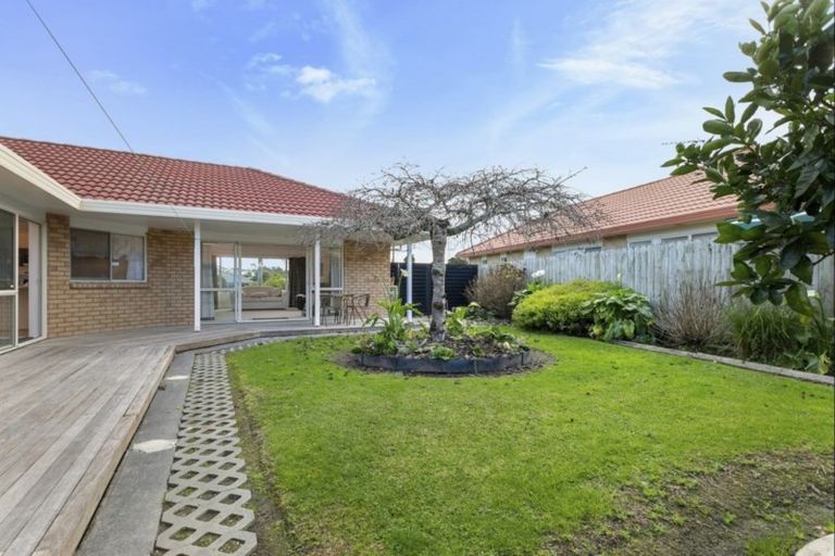 Photo of property in 26 Judd Place, Orewa, 0931