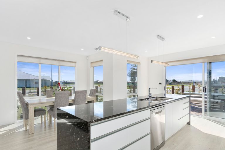 Photo of property in 1 Livingstone Drive, Papamoa Beach, Papamoa, 3118