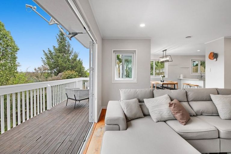 Photo of property in 14 Theban Place, Totara Vale, Auckland, 0629