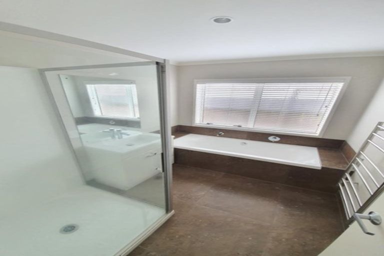 Photo of property in 7 Cooladerry Place, Rosehill, Papakura, 2113