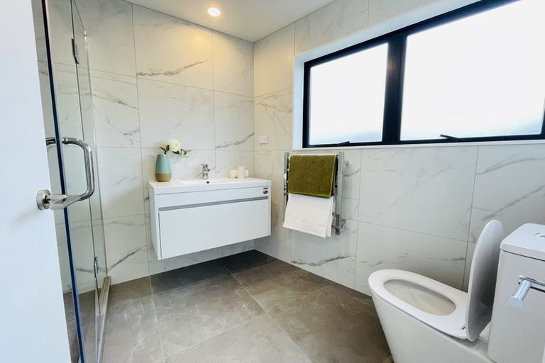 Photo of property in 1/39 Graham Avenue, Te Atatu Peninsula, Auckland, 0610