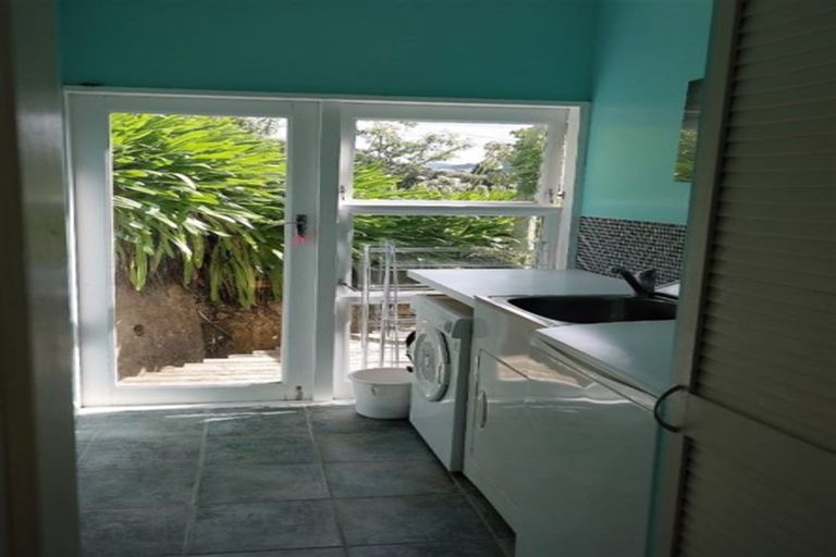 Photo of property in 19 Milton Terrace, Picton, 7220