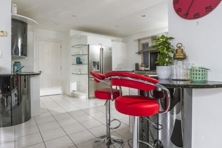 Photo of property in 1/25 Churchill Road, Murrays Bay, Auckland, 0630