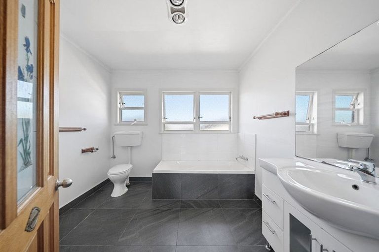 Photo of property in 3 Halberg Street, Papakura, 2110