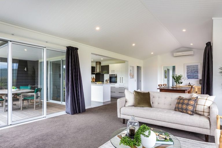 Photo of property in 6 Oakdale Drive, Kinloch, Taupo, 3377