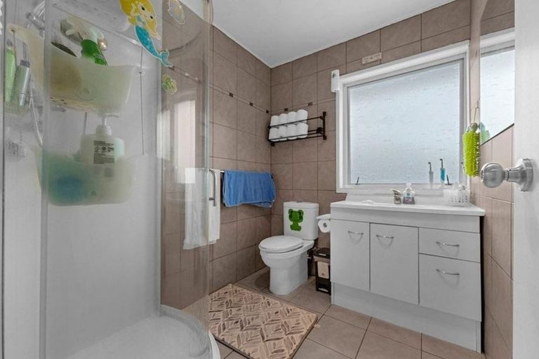 Photo of property in 12 Suwyn Place, Weymouth, Auckland, 2103