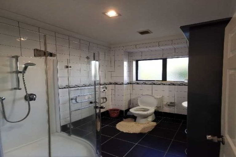 Photo of property in 46 Waimanu Bay Drive, Te Atatu Peninsula, Auckland, 0610