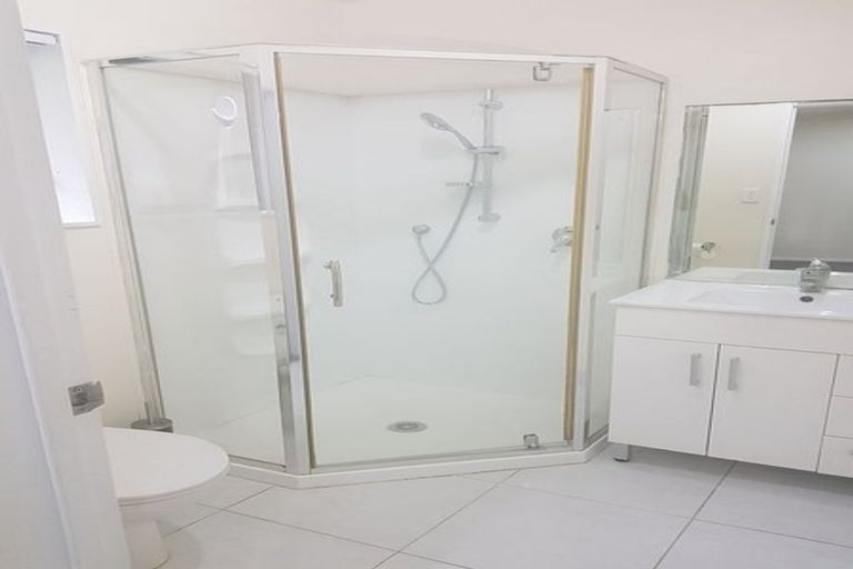 Photo of property in 79a Stanley Road, Glenfield, Auckland, 0629