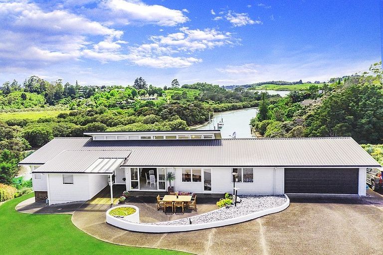 Photo of property in 54 Riverview Road, Kerikeri, 0230