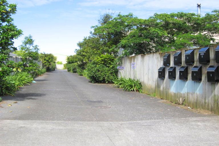Photo of property in 19 Kiwi Esplanade, Mangere Bridge, Auckland, 2022
