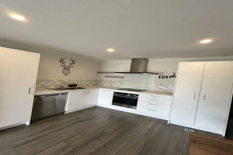 Photo of property in 56 Papatupu Way, Kumeu, 0810