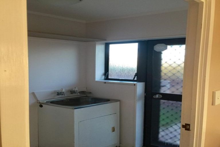 Photo of property in 2/6 Kennington Drive, Clendon Park, Auckland, 2103