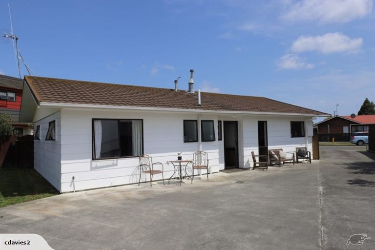 Photo of property in 48 Acacia Street, Kelvin Grove, Palmerston North, 4414